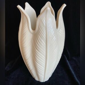 Vintage LENOX 10" Porcelain Vase Palmentto Leaf Design Floral Ivory Color USA